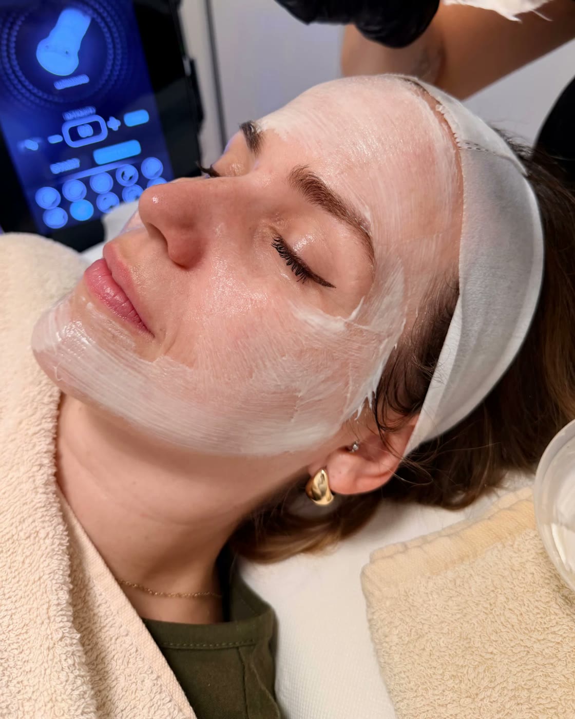 Soin visage Aquahydra chez Frada Skin Center, institut de beaute a Martigny